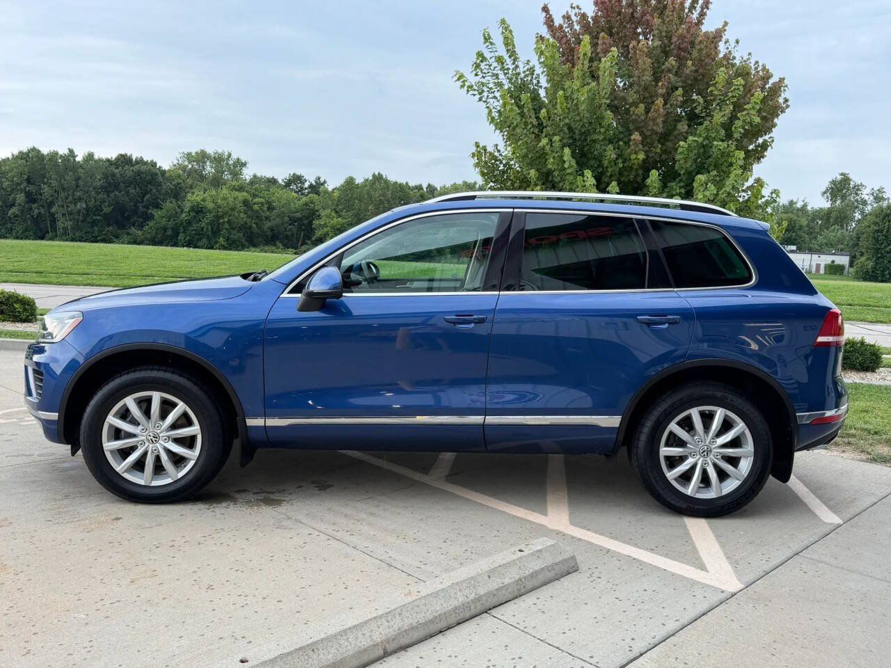Used 2016 Volkswagen Touareg Sport AWD/4WD image 7