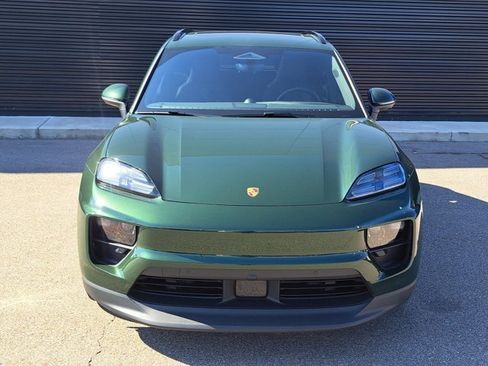 Certified 2025 Porsche Macan 4 Electric image 10