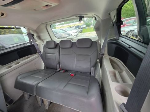 Used 2010 Volkswagen Routan SEL Premium FWD image 21
