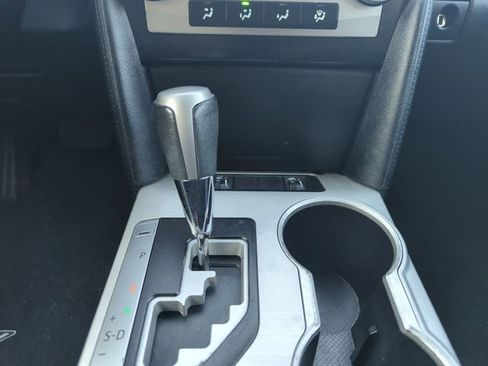 Used 2014 Toyota Camry SE image 29