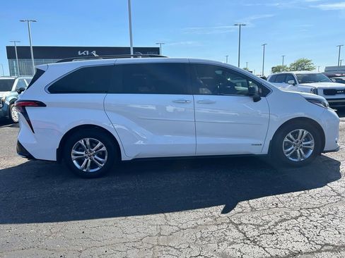 Used 2021 Toyota Sienna XSE w/ XSE Plus Package AWD/4WD image 8