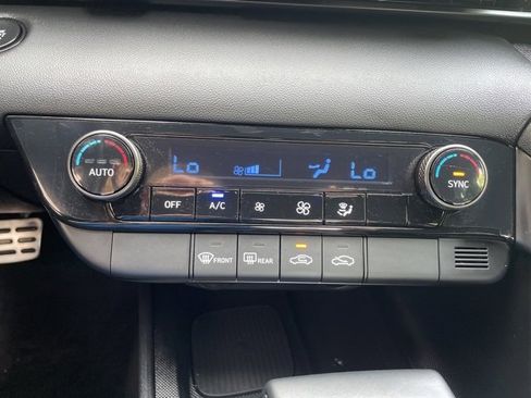 Used 2025 Hyundai Elantra Sport image 18