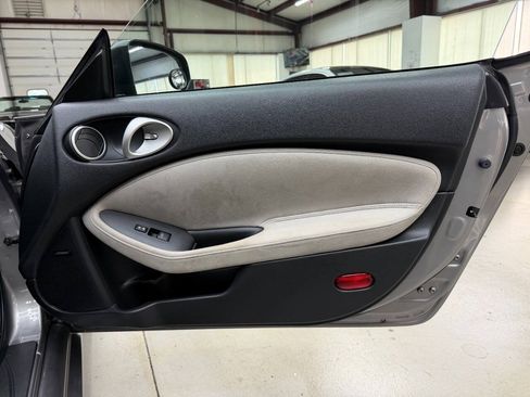 Used 2009 Nissan 370Z Touring w/ Sport Pkg RWD image 12