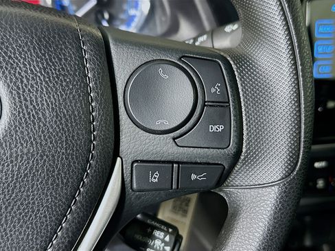Used 2018 Toyota Corolla LE FWD image 17