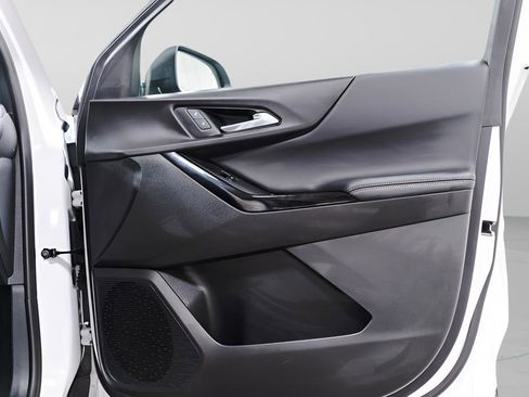 Used 2025 Chevrolet Equinox LT image 32