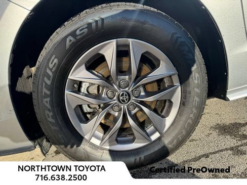 Used 2025 Toyota Sienna LE FWD image 21