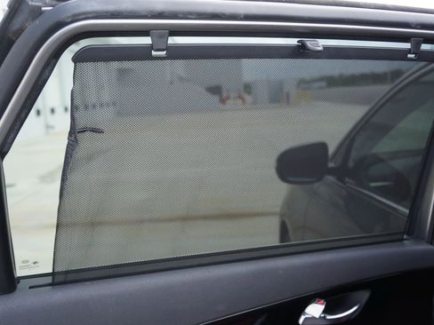 Used 2017 Kia Sorento SX image 32