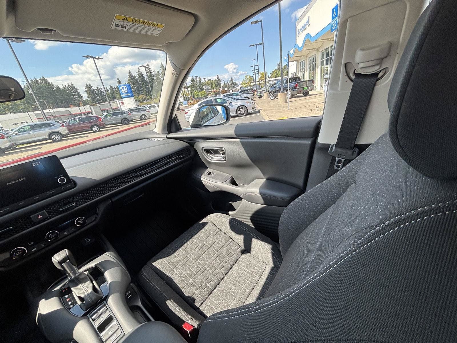 Used 2025 Honda HR-V LX image 17