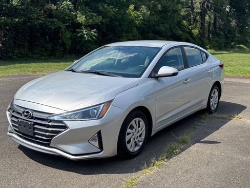 Used 2020 Hyundai Elantra SE w/ Cargo Package (C1) FWD image 4