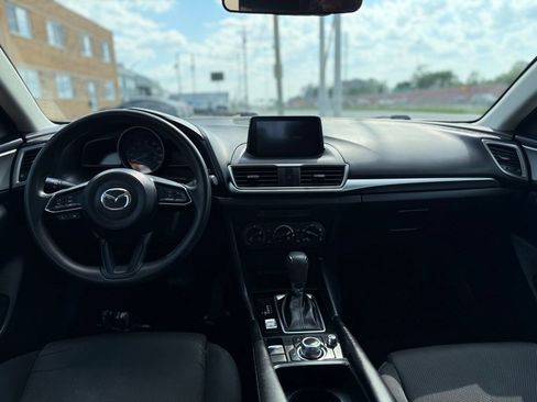 Used 2018 MAZDA MAZDA3 Sport FWD image 18