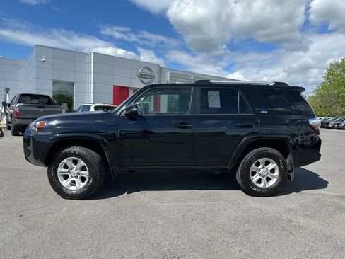 Used 2023 Toyota 4Runner SR5 Premium w/ Moonroof Package AWD/4WD image 2