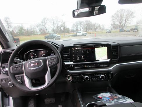 New 2026 GMC Sierra 2500 SLT w/ SLT Premium Package AWD/4WD image 17