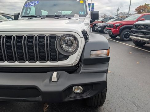 Used 2025 Jeep Wrangler Sport image 13