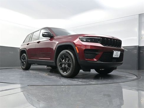 New 2025 Jeep Grand Cherokee Altitude image 17
