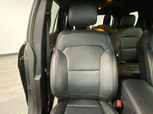 Used 2017 Ford Explorer XLT w/ Equipment Group 202A AWD/4WD image 23