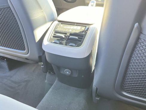 New 2026 Volvo XC90 B6 Plus w/ Protection Package Premier AWD/4WD image 17