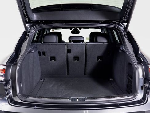 Certified 2025 Porsche Macan AWD/4WD image 13