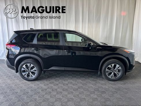 Used 2023 Nissan Rogue SV AWD/4WD image 2