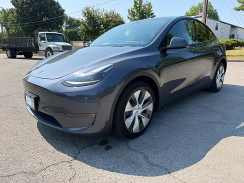 Used 2023 Tesla Model Y Long Range AWD/4WD image 9