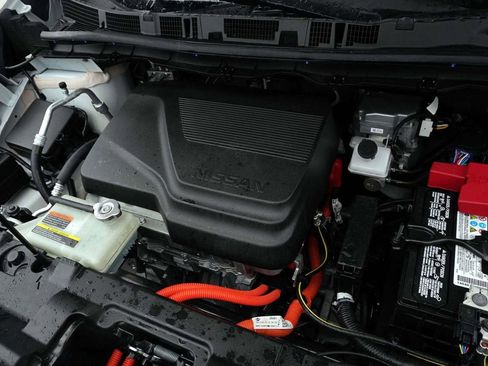 Used 2024 Nissan Leaf S image 12