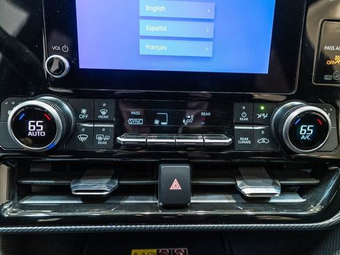 Certified 2025 Toyota Highlander XSE image 22