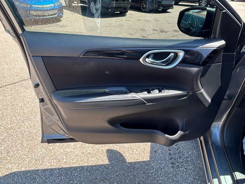 Used 2019 Nissan Sentra SV FWD image 14