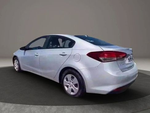 Used 2017 Kia Forte LX FWD image 4