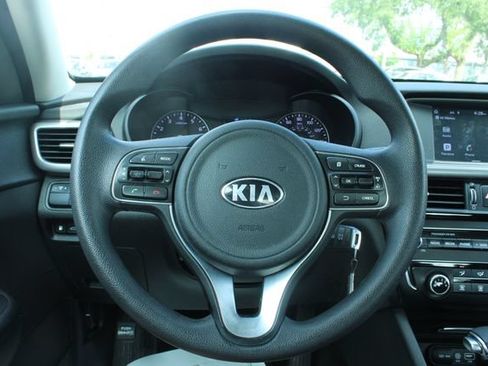 Used 2018 Kia Optima LX FWD image 22