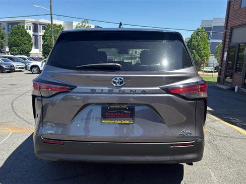 Used 2021 Toyota Sienna XLE AWD/4WD image 10