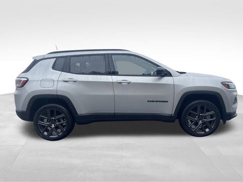 New 2026 Jeep Compass Latitude image 4