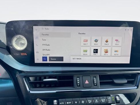 Used 2024 Lexus ES 300h Ultra Luxury w/ Accessory Package (Z2) FWD image 20