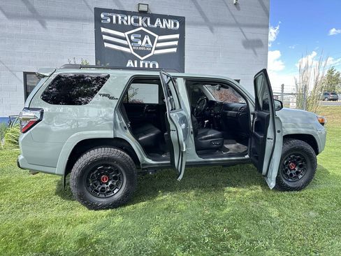 Used 2023 Toyota 4Runner TRD Off-Road Premium w/ Off Road Premium Plus Package AWD/4WD image 25