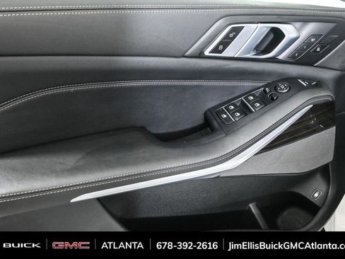 Used 2025 BMW X5 xDrive50e image 7