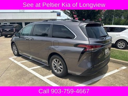 Used 2021 Toyota Sienna XLE w/ XLE Plus Package FWD image 5