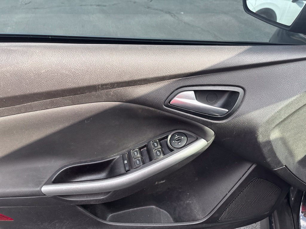 Used 2014 Ford Focus SE w/ Equipment Group 201A FWD image 12