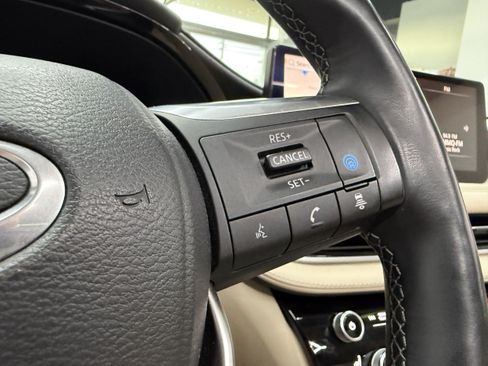 Used 2024 INFINITI QX60 Sensory AWD/4WD image 10