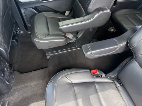 Used 2023 Ford Explorer XLT w/ Equipment Group 202A AWD/4WD image 18