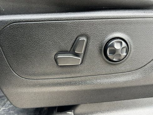 Used 2021 RAM 1500 Big Horn image 12