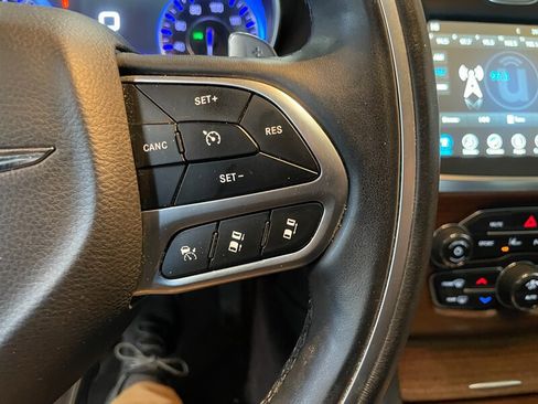 Used 2017 Chrysler 300 C Platinum w/ Safetytec Plus Group image 9