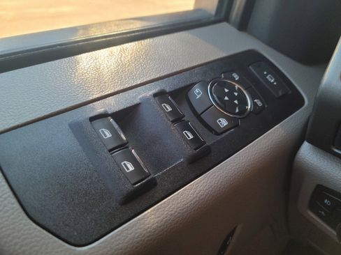 Used 2022 Ford F250 XLT w/ XLT Premium Package image 14