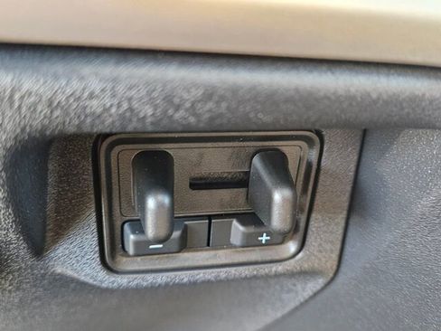 New 2025 Ford Expedition Active image 27