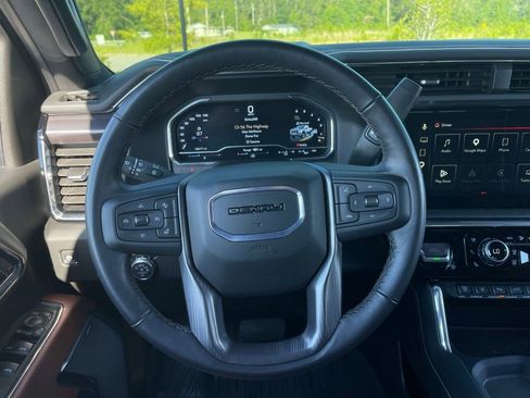 Used 2025 GMC Sierra 2500 Denali Ultimate AWD/4WD image 17