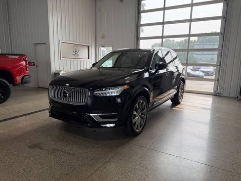 Used 2023 Volvo XC90 B6 Ultimate AWD/4WD image 2