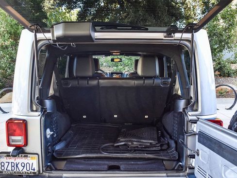 Used 2015 Jeep Wrangler Unlimited Sahara image 24