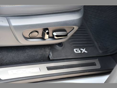 Used 2024 Lexus GX 550 w/ Accessory Package (Z1) AWD/4WD image 31