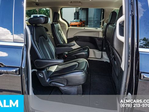 Used 2023 Chrysler Pacifica Touring-L FWD image 23