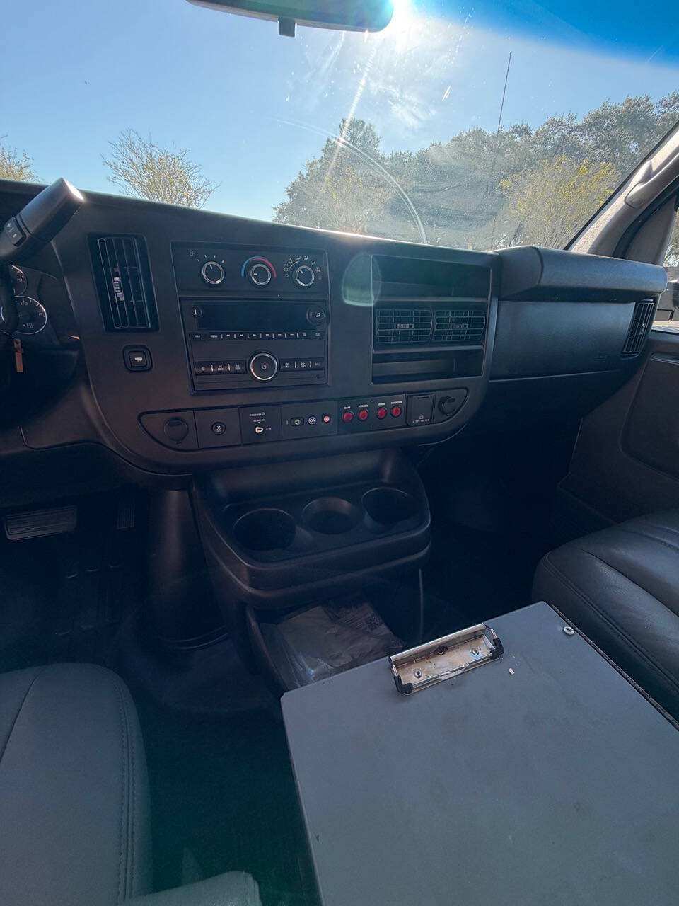 Used 2015 Chevrolet Express 2500 RWD image 37