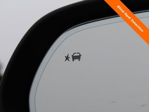 Used 2025 Buick Enclave Preferred image 8