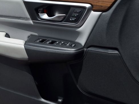 Used 2018 Honda CR-V Touring image 9