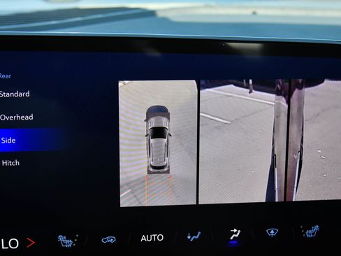 Used 2024 Chevrolet Equinox EV LT w/ LPO, Trailering Package image 21